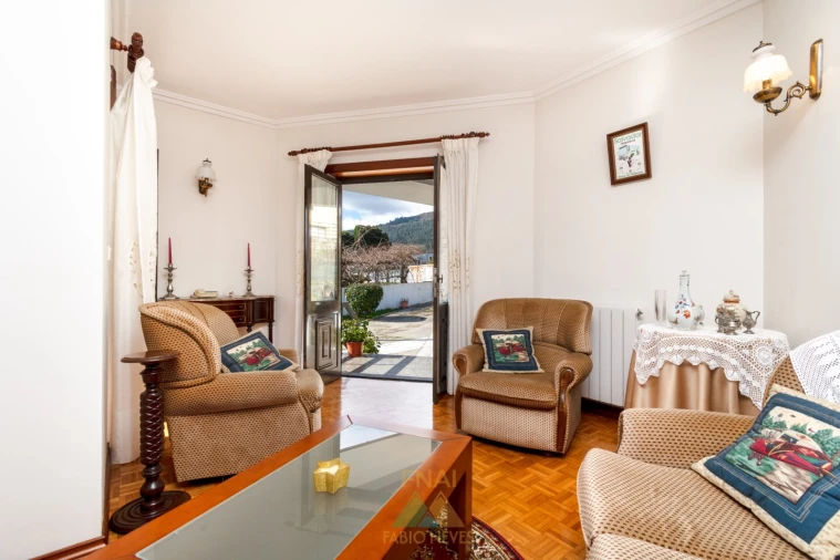 Moradia T3 para Venda em Gondoriz Foto 4