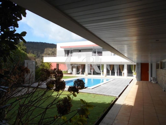 Moradia T4 para Venda em Pousaflores Foto 1