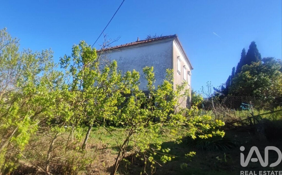 Quinta T3 para Venda em Cornes Foto 1