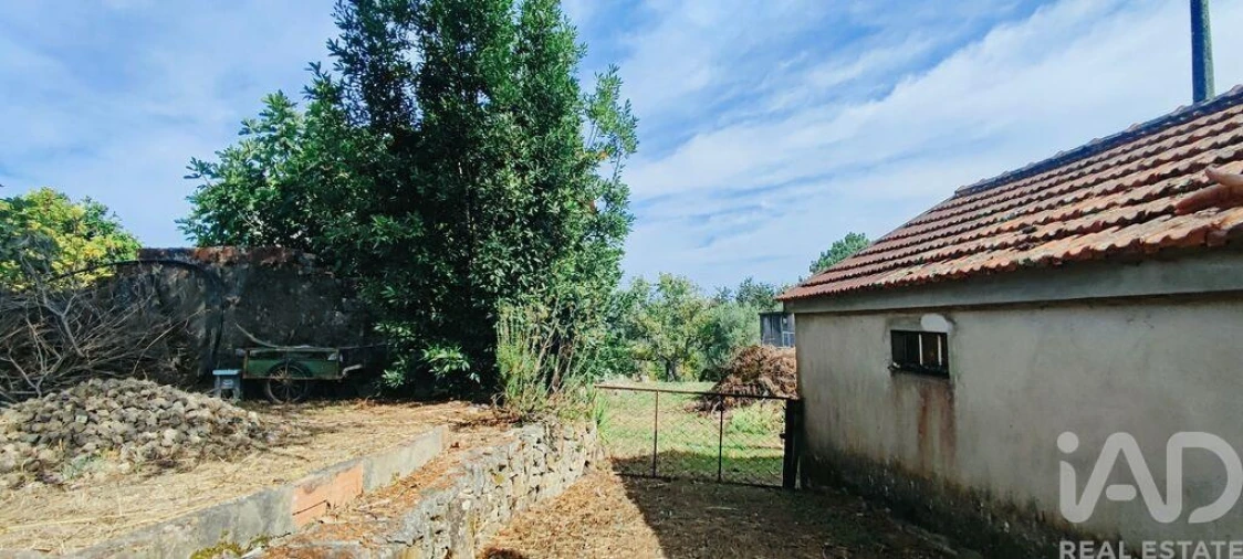 Quinta T3 para Venda em Cornes Foto 2