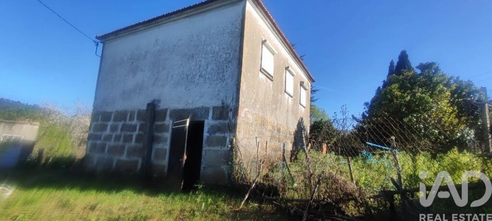 Quinta T3 para Venda em Cornes Foto 31