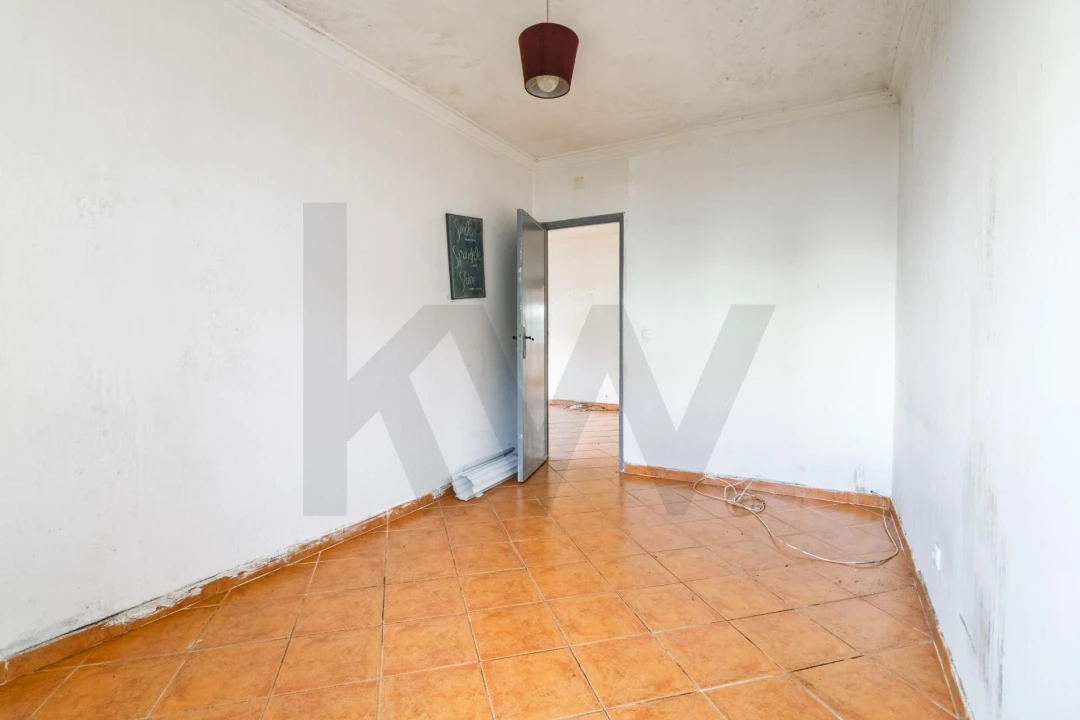 Moradia T6 para Venda em Porto Salvo Foto 5