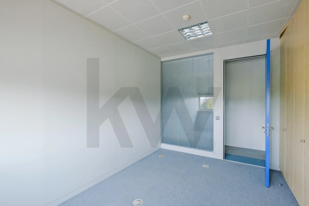 Escritório para Arrendamento em Rio de Mouro Foto 10