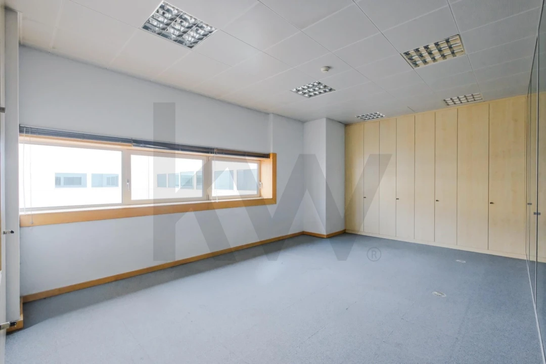 Escritório para Arrendamento em Rio de Mouro Foto 21