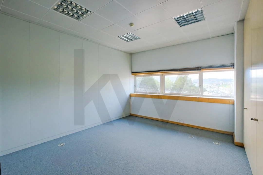 Escritório para Arrendamento em Rio de Mouro Foto 14