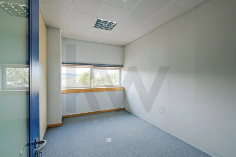 Escritório para Arrendamento em Rio de Mouro Foto 9