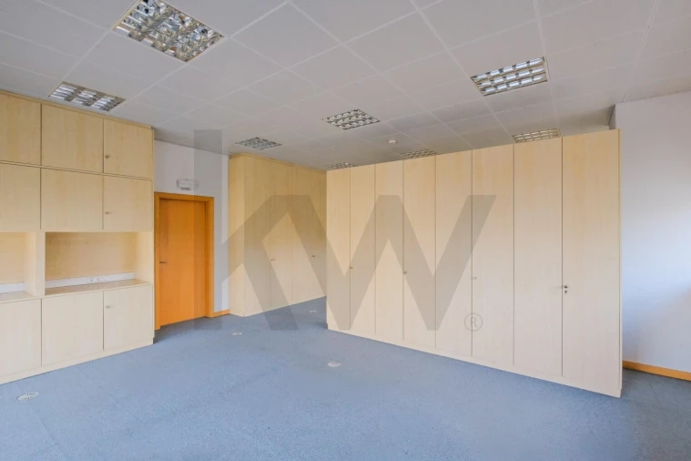 Escritório para Arrendamento em Rio de Mouro Foto 5