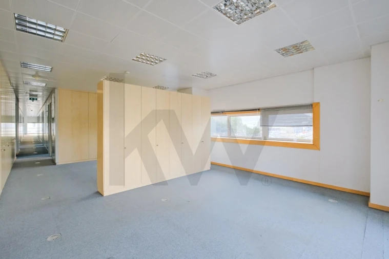 Escritório para Arrendamento em Rio de Mouro Foto 4