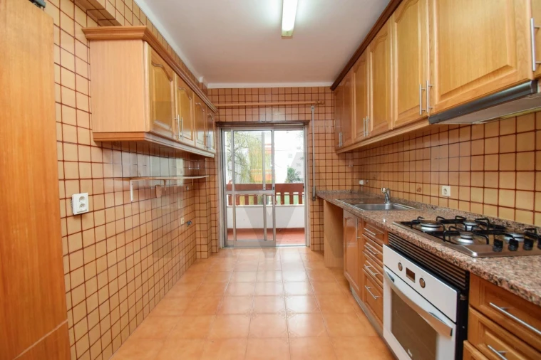 Apartamento T3 para Venda em Águas Livres Foto 9