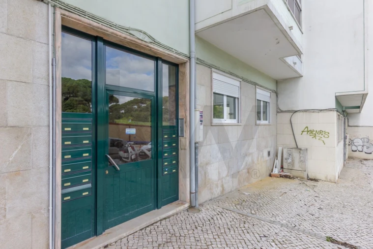 Apartamento T3 para Venda em Almada, Cova da Piedade, Pragal e Cacilhas Foto 23