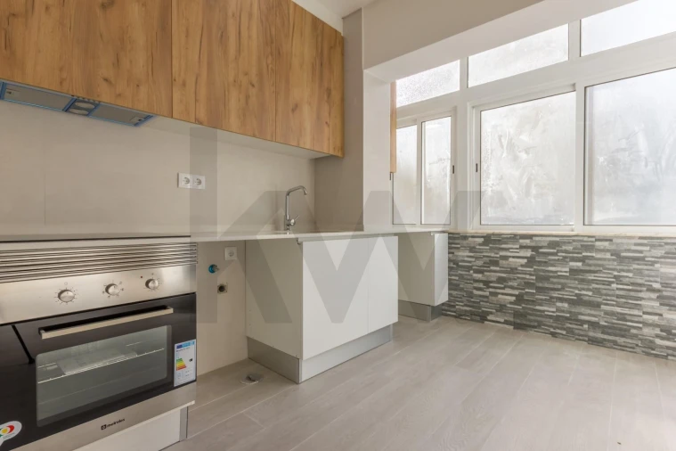 Apartamento T3 para Venda em Almada, Cova da Piedade, Pragal e Cacilhas Foto 4