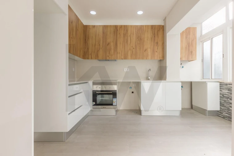 Apartamento T3 para Venda em Almada, Cova da Piedade, Pragal e Cacilhas Foto 3