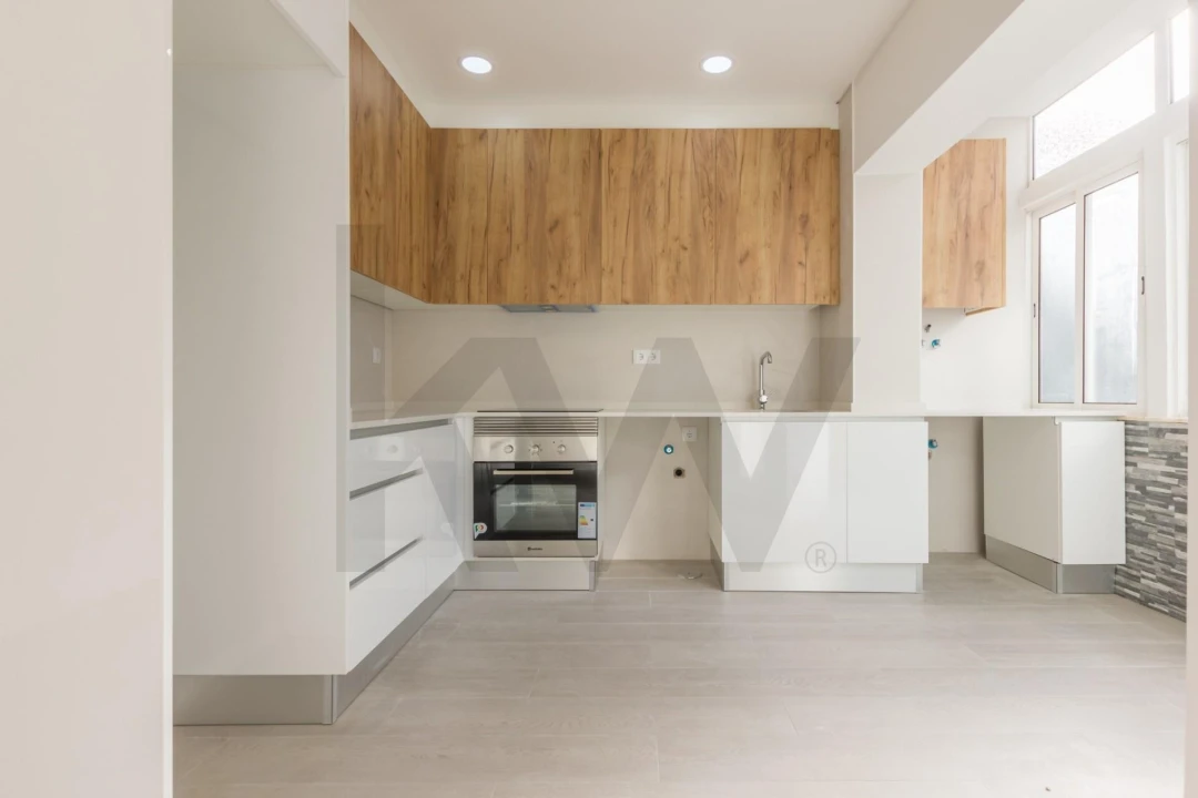 Apartamento T3 para Venda em Almada, Cova da Piedade, Pragal e Cacilhas Foto 3