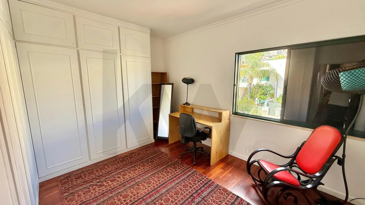 Apartamento T2 para Arrendamento em Caniço Foto 8