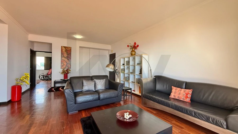 Apartamento T2 para Arrendamento em Caniço Foto 12