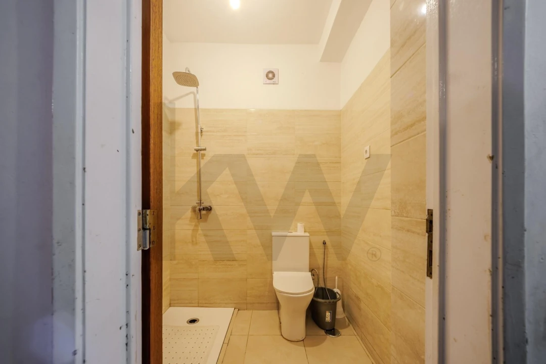 Apartamento T2 para Venda em Corroios Foto 13