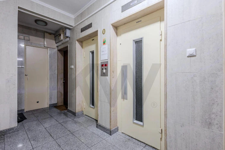 Apartamento T2 para Venda em Corroios Foto 18