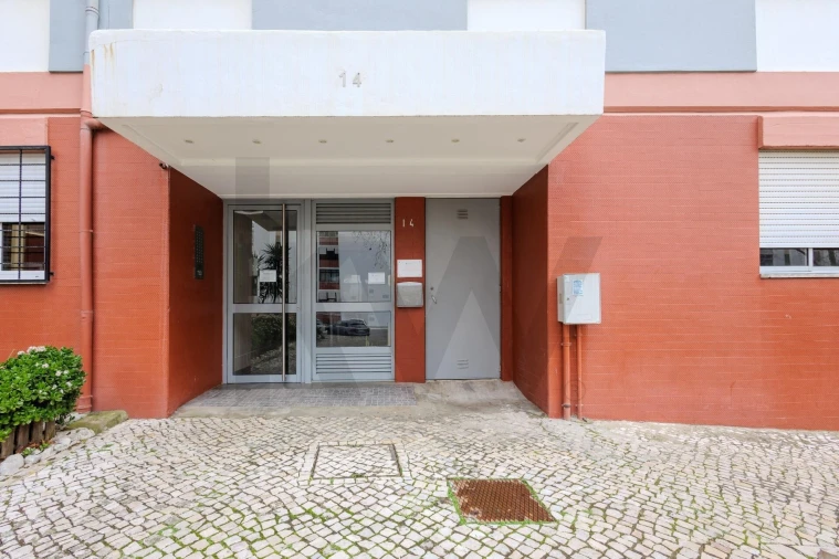 Apartamento T2 para Venda em Corroios Foto 21