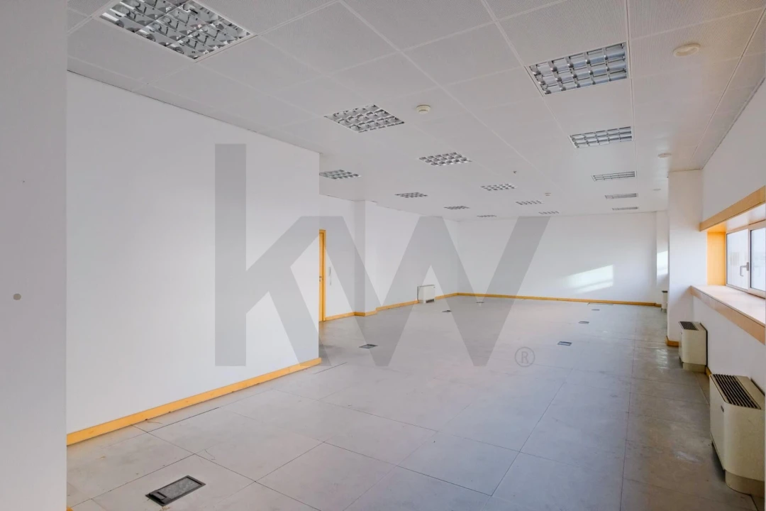 Escritório para Arrendamento em Rio de Mouro Foto 12