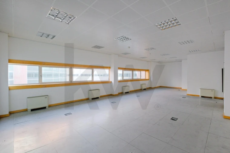 Escritório para Arrendamento em Rio de Mouro Foto 10