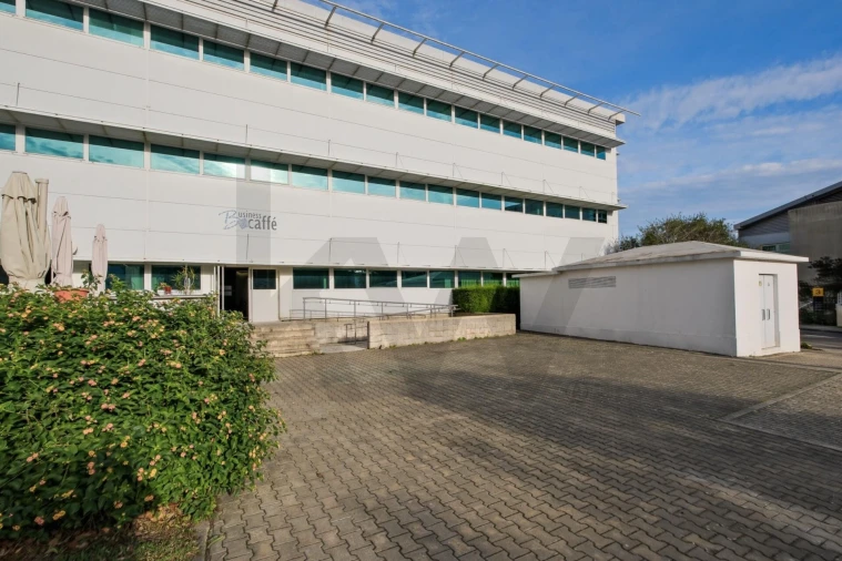 Escritório para Arrendamento em Rio de Mouro Foto 16