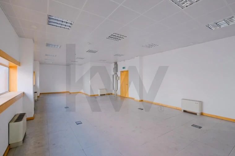 Escritório para Venda em Rio de Mouro Foto 9