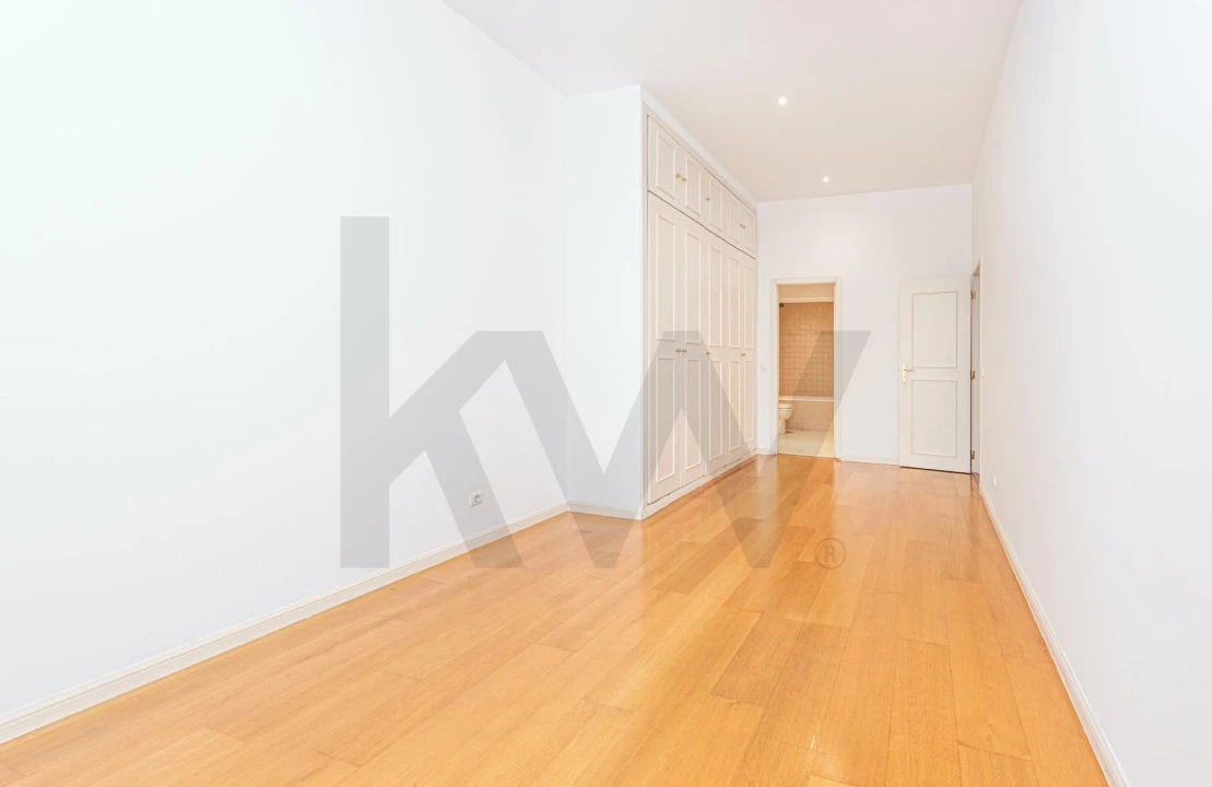 Apartamento T2 para Arrendamento em Santo António Foto 5