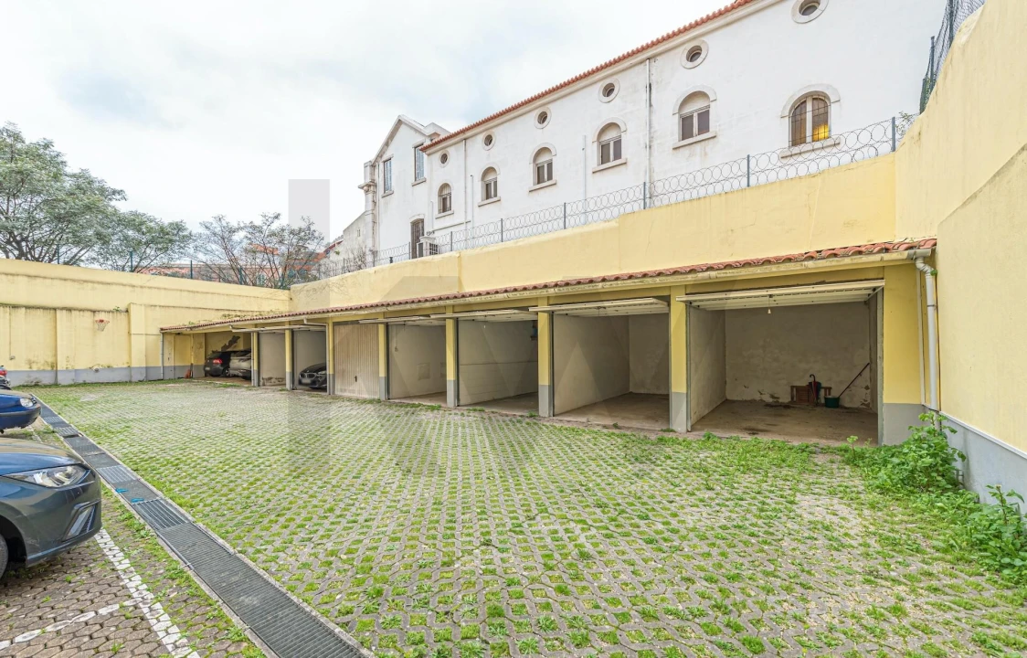 Apartamento T2 para Arrendamento em Santo António Foto 25