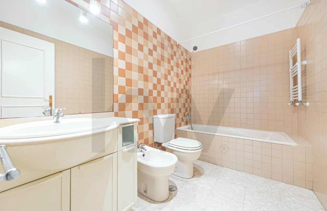 Apartamento T2 para Arrendamento em Santo António Foto 6