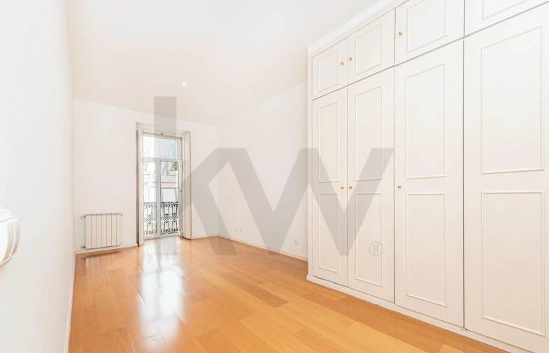 Apartamento T2 para Arrendamento em Santo António Foto 4