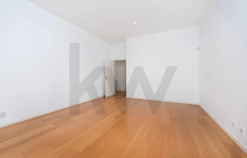 Apartamento T2 para Arrendamento em Santo António Foto 2