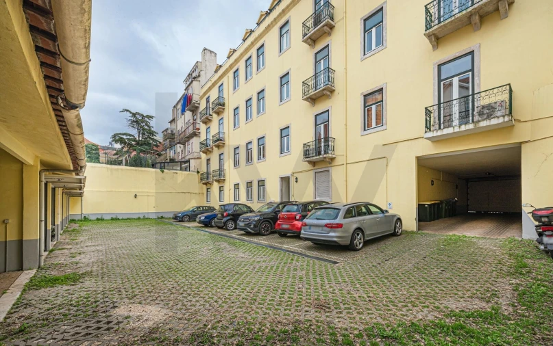 Apartamento T2 para Arrendamento em Santo António Foto 26