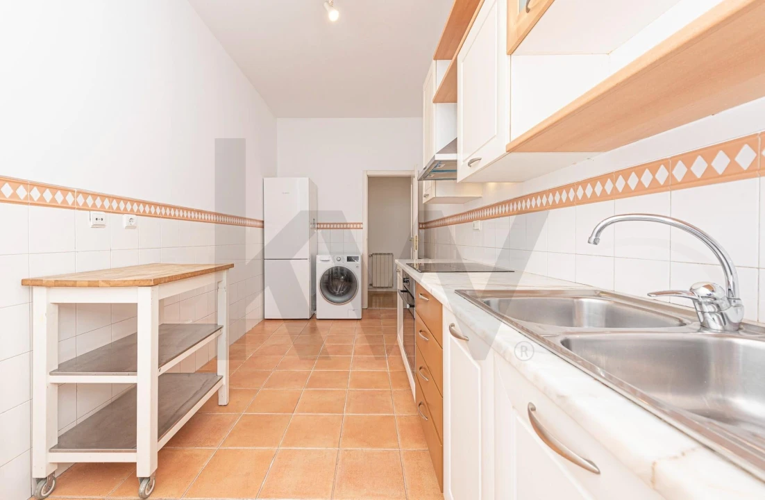 Apartamento T2 para Arrendamento em Santo António Foto 15