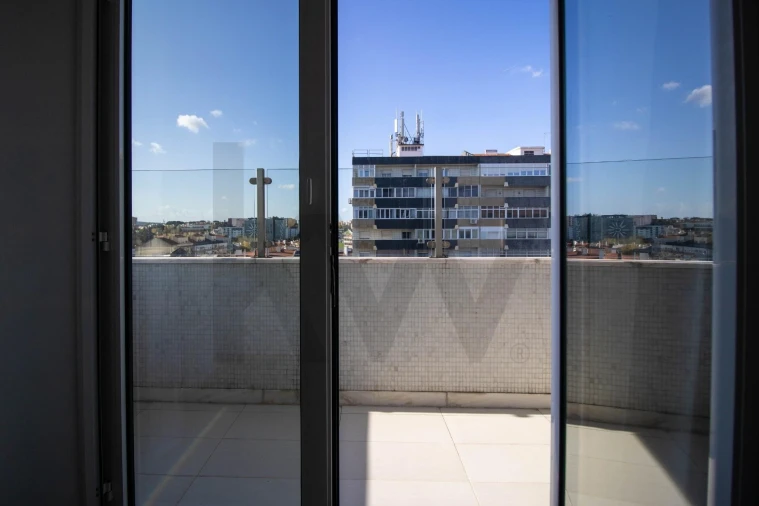 Apartamento T3 para Arrendamento em Lumiar Foto 16