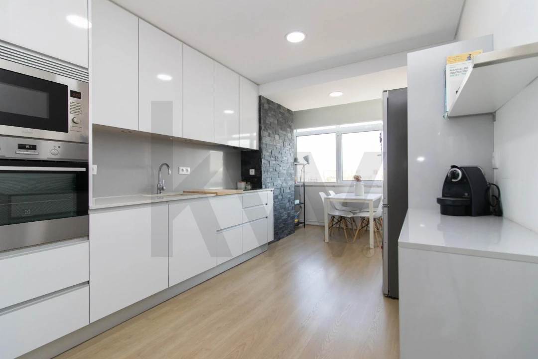 Apartamento T3 para Arrendamento em Lumiar Foto 3