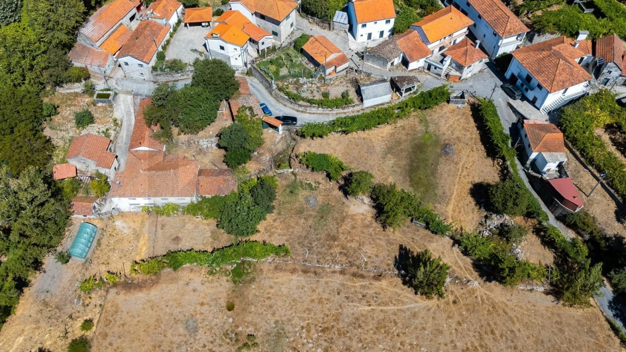 Quinta T4 para Venda em Campelo e Ovil Foto 1