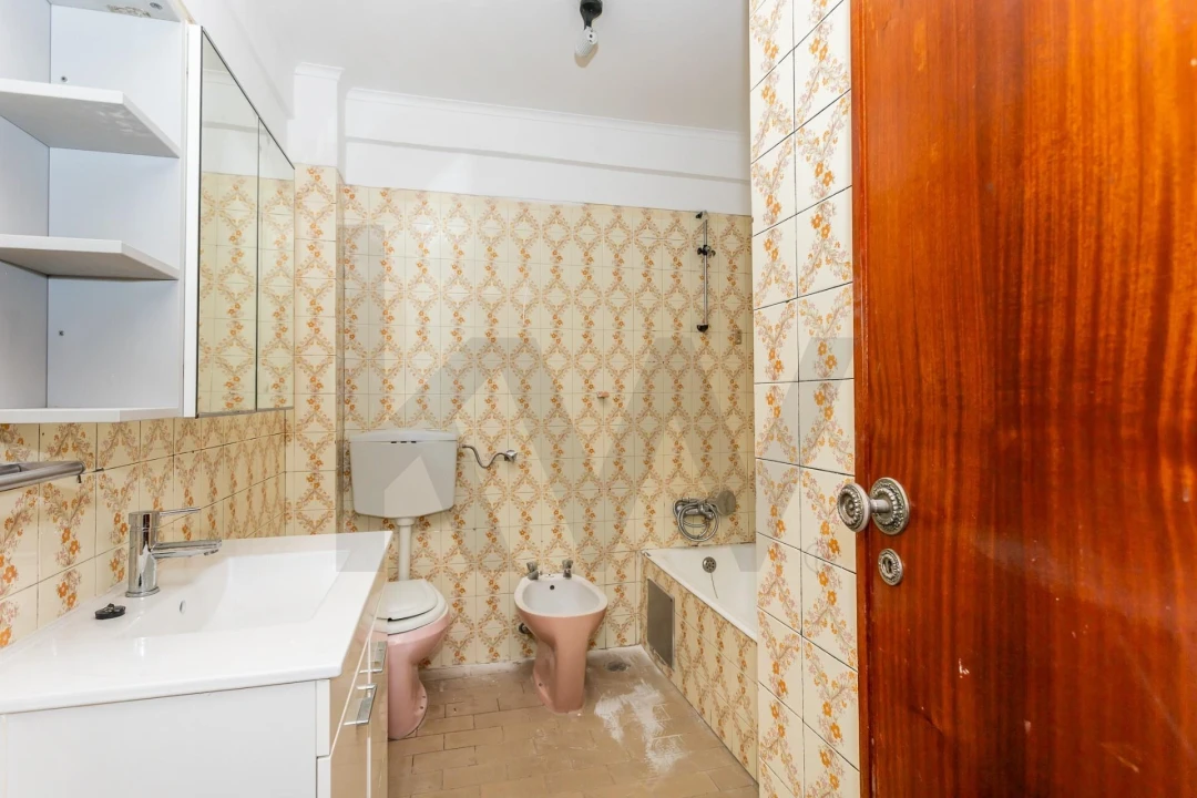 Apartamento T2 para Venda em Alfragide Foto 8