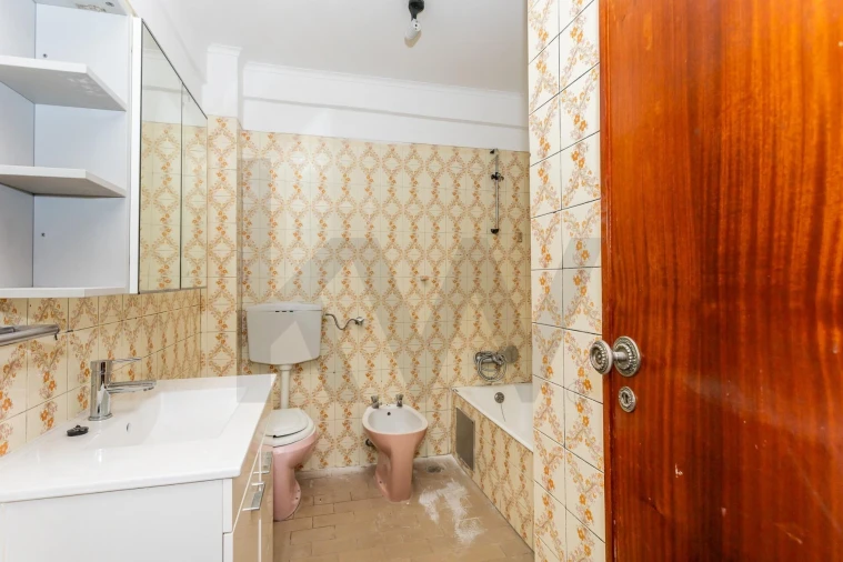 Apartamento T2 para Venda em Alfragide Foto 8