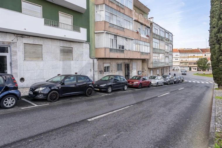 Apartamento T2 para Venda em Alfragide Foto 16