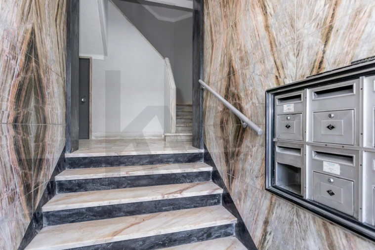 Apartamento T2 para Venda em Alfragide Foto 14