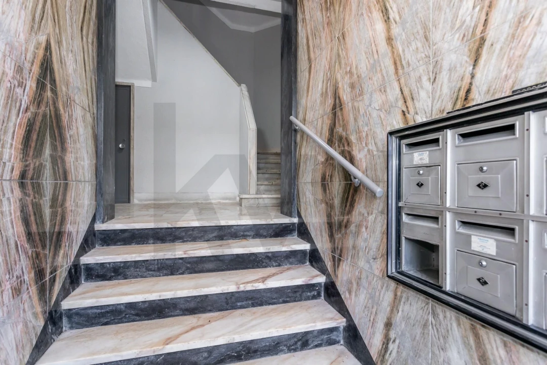 Apartamento T2 para Venda em Alfragide Foto 14