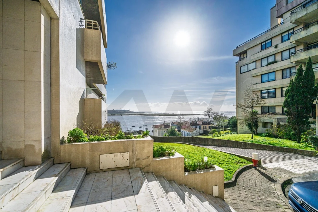 Apartamento T2 para Arrendamento em Aldoar, Foz do Douro e Nevogilde Foto 1