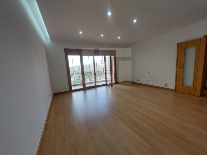 Apartamento T3 para Venda em Odivelas Foto 3