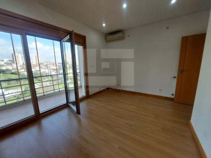 Apartamento T3 para Venda em Odivelas Foto 14