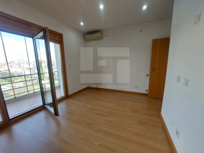 Apartamento T3 para Venda em Odivelas Foto 16