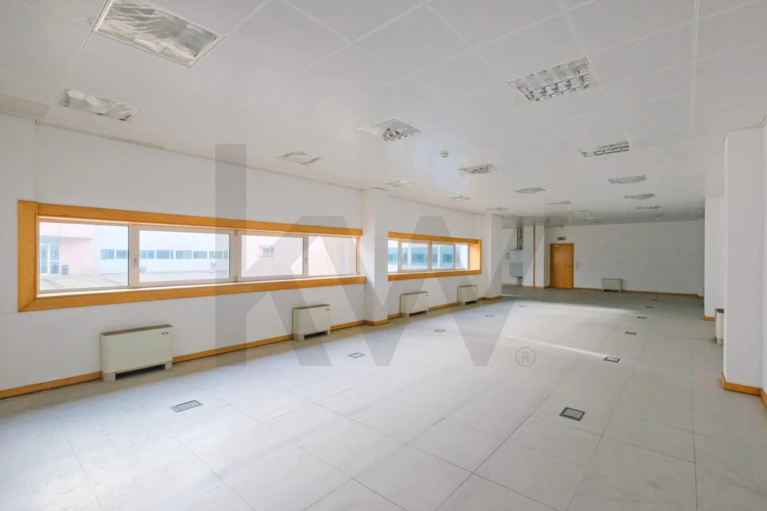 Escritório para Venda em Rio de Mouro Foto 11