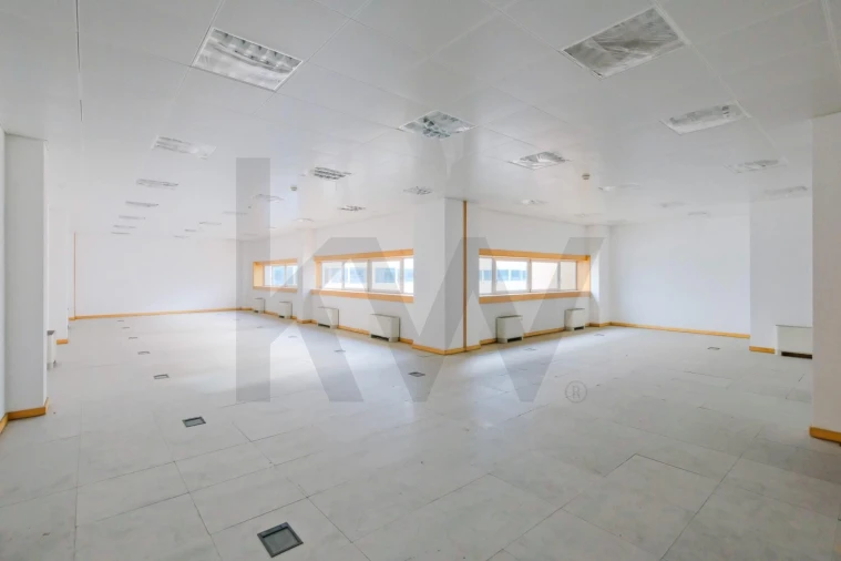 Escritório para Venda em Rio de Mouro Foto 13