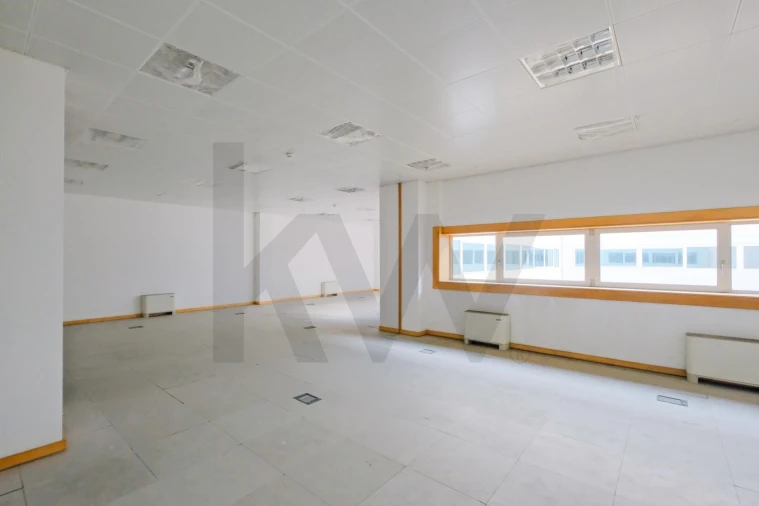 Escritório para Venda em Rio de Mouro Foto 18