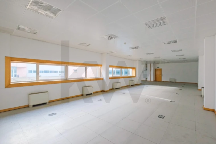 Escritório para Venda em Rio de Mouro Foto 11