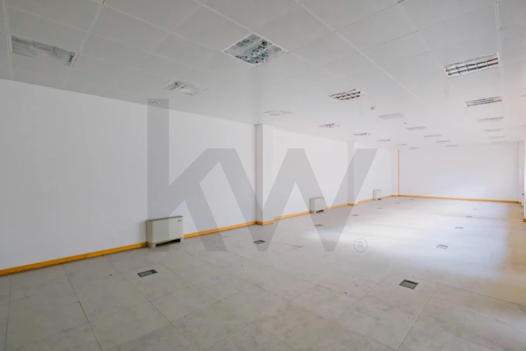 Escritório para Venda em Rio de Mouro Foto 9